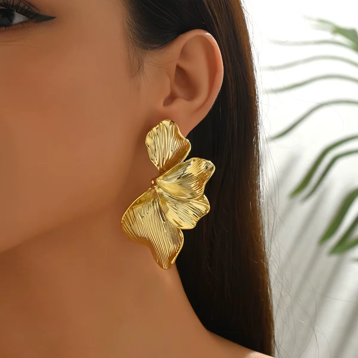 Elegant Ginkgo Leaves Half Flower Stud Earrings for Women Design Sense Gold Color Petals Piercing Earrings Ladies Jewelry