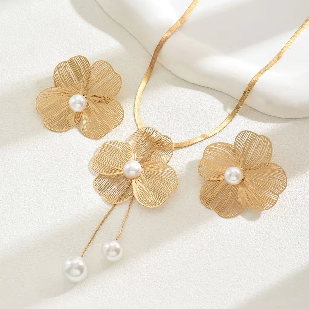 2pcs Set Luxury Personality Gold Color Stereo Flower Inlay Pearl Necklace Earrings Set for Women Wedding Paty Charm Jewelry Gift